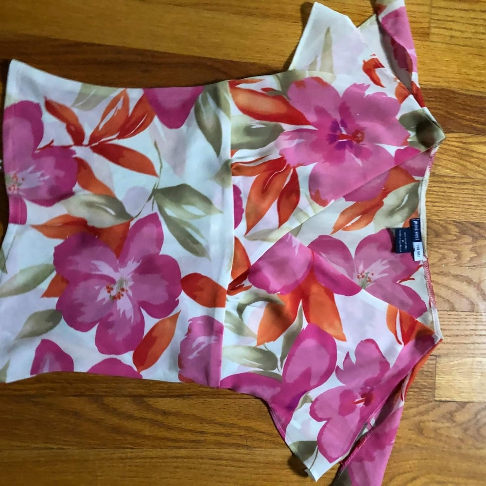 Jeans West hibiscus top